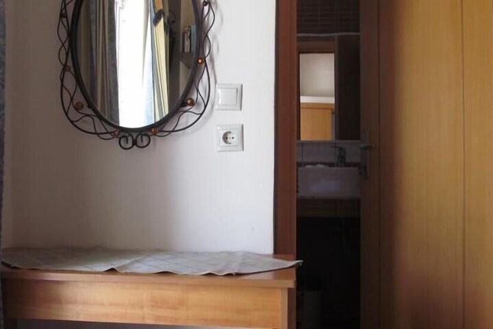 Room 9 of 39