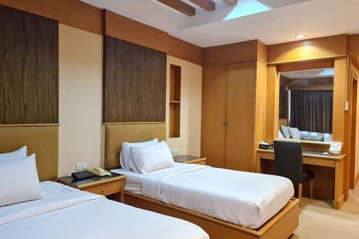 Room 6 of 40
