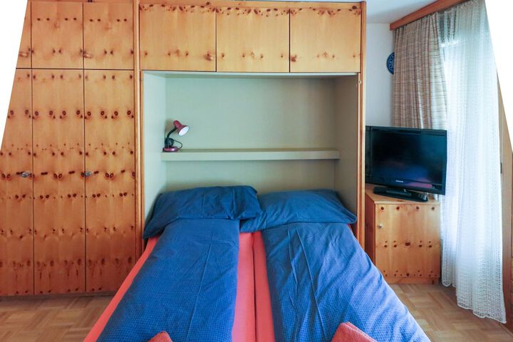 Room 18 of 169