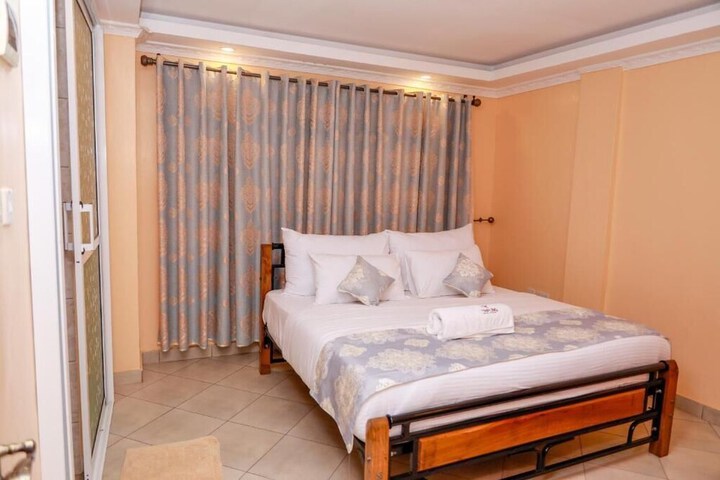 Room 9 of 19