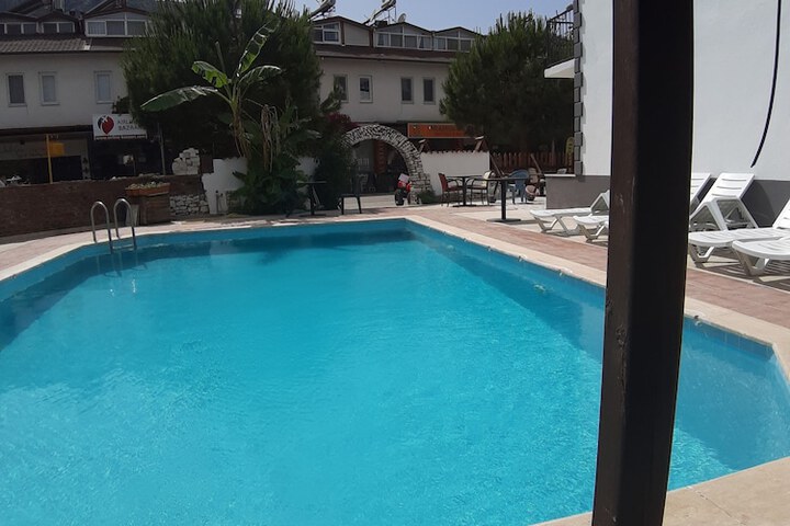 Pool 32 of 50