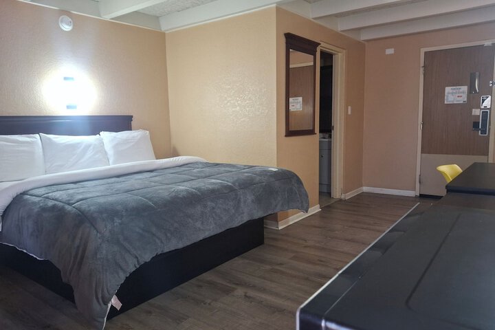 Room 16 of 46