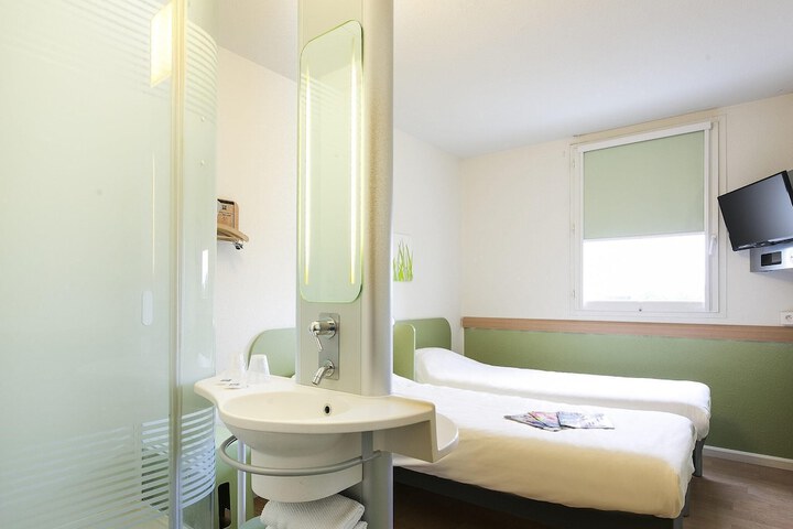 Room 14 of 27