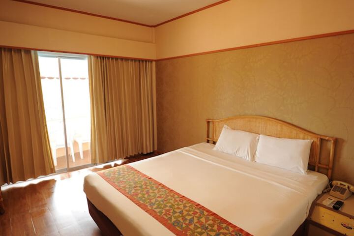 Room 8 of 64