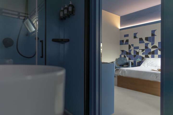 Room 54 of 80