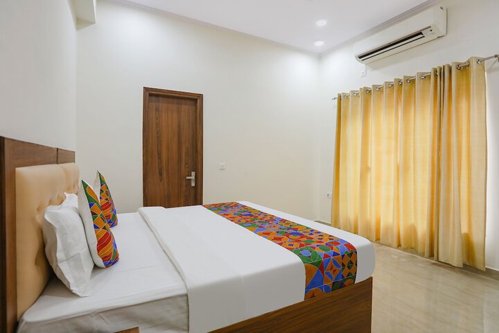 Room 14 of 30