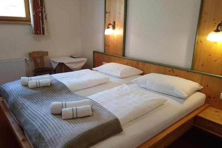 Room 6 of 13
