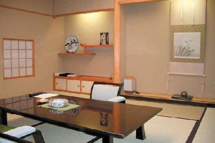 Room 9 of 19