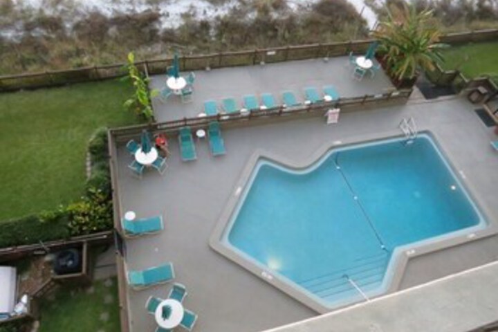 Pool 25 of 45