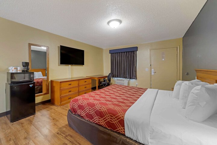 1 King Bed (17 of 18)