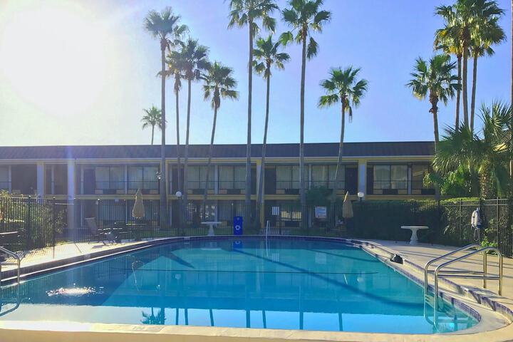 Pools & Facilities