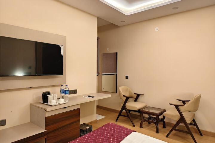 Room 33 of 73