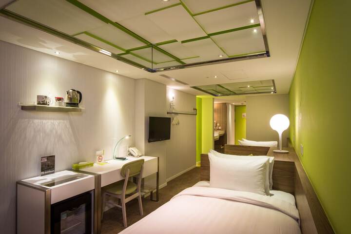 Room 9 of 171