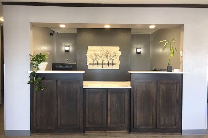 Check-in/check-out kiosk