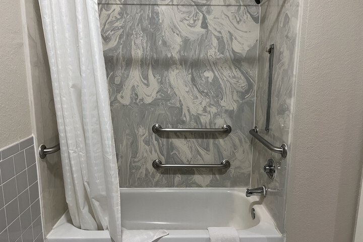 Room 18 of 30
