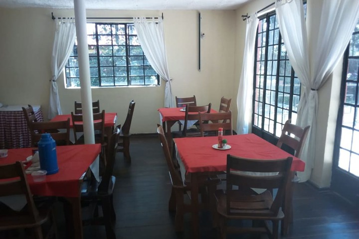 Dining 16 of 21