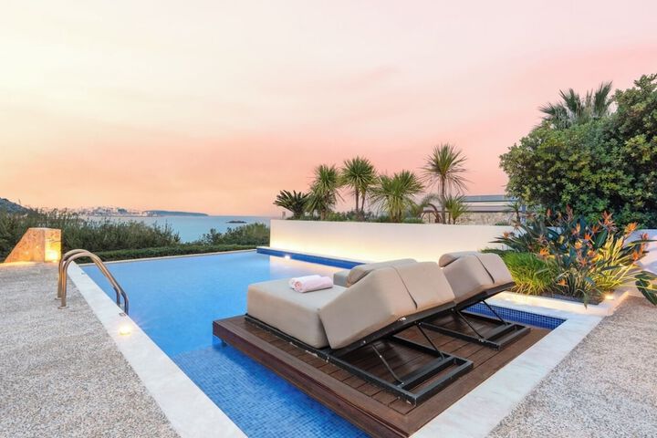 Pool 44 of 61