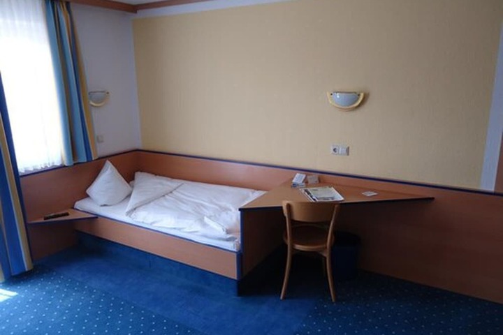 Room 22 of 34