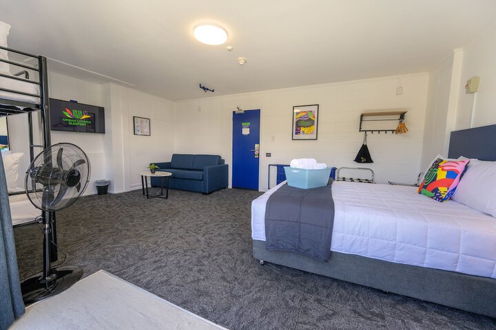 Room 15 of 165