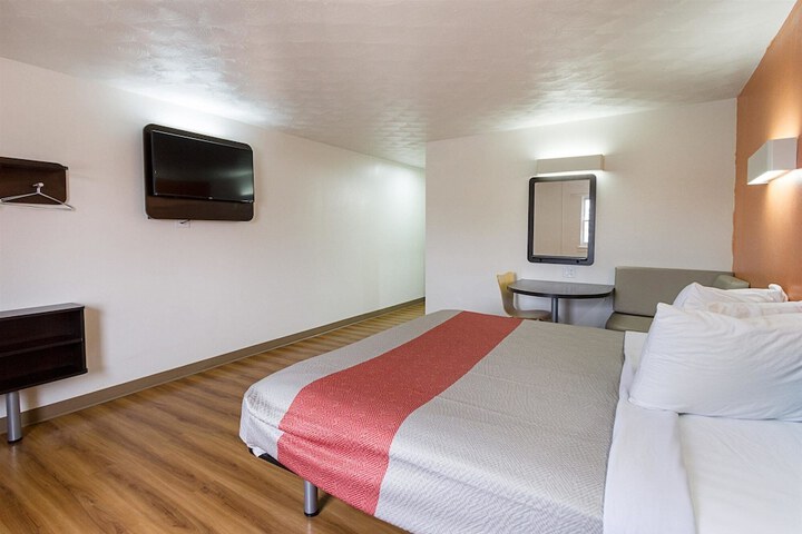 Room 8 of 31