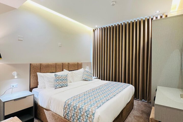 Room 7 of 28