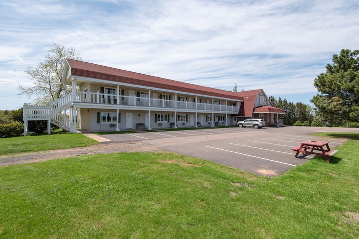 Hotel Exterior 62 of 64
