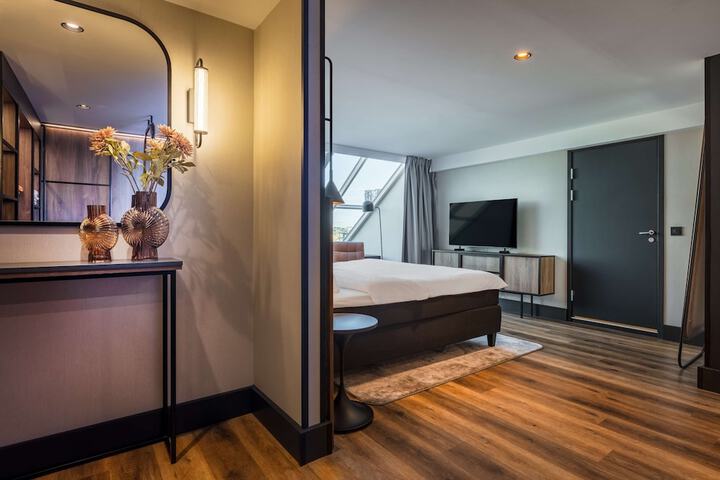 Room 25 of 63