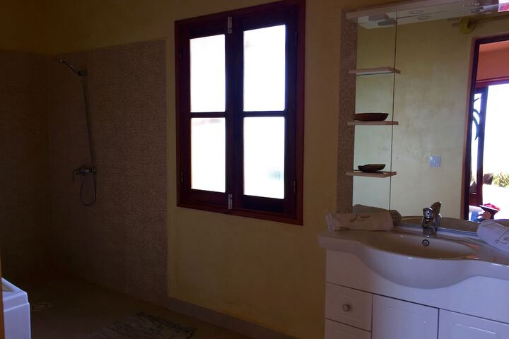 Room 16 of 34
