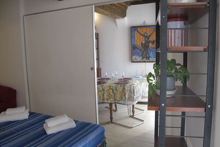 Room 52 of 142