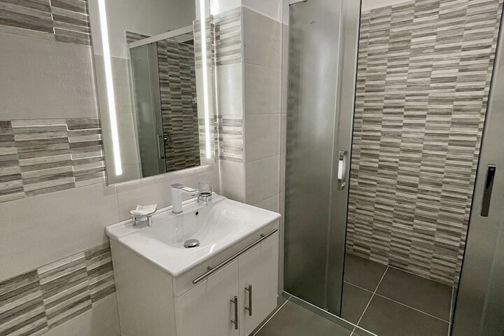 Room 101 of 121