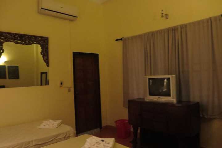 Room 25 of 49
