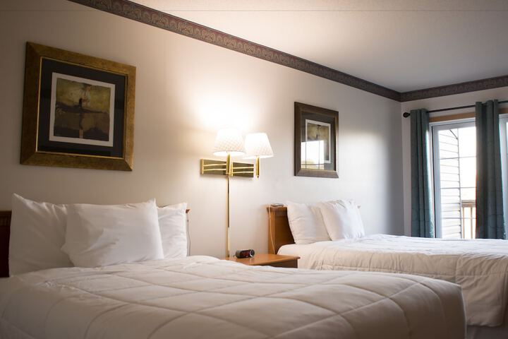Comfort 2 Queen Beds (12 of 16)