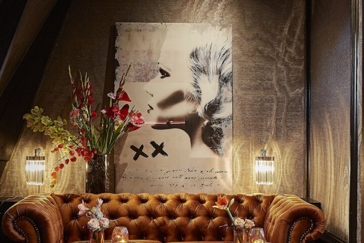 Lounge 81 of 87