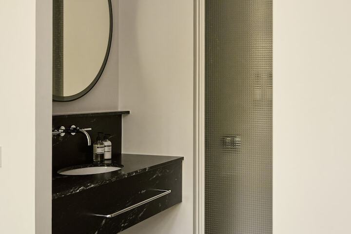 Room 25 of 40