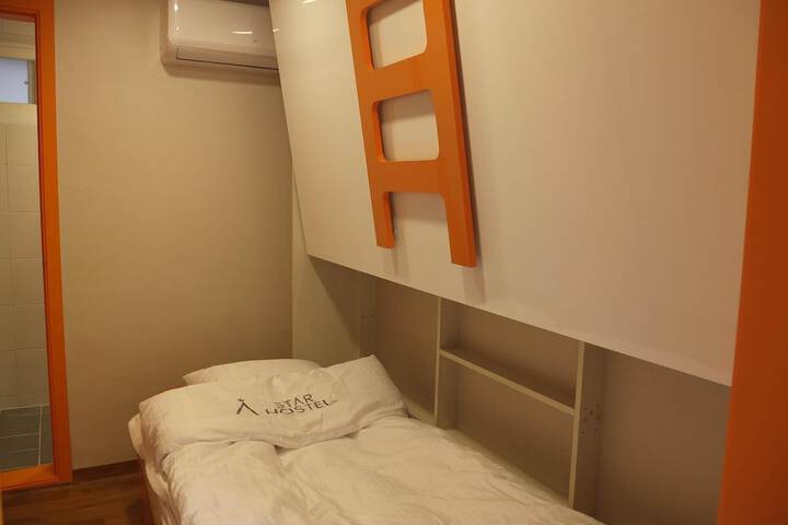 Room 18 of 46