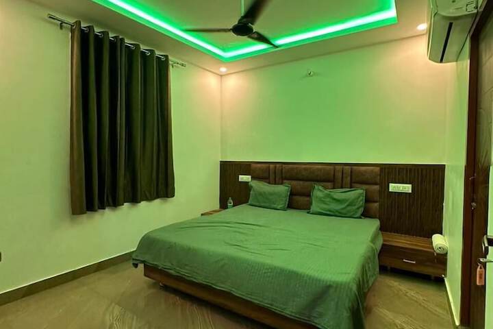 Room 7 of 13