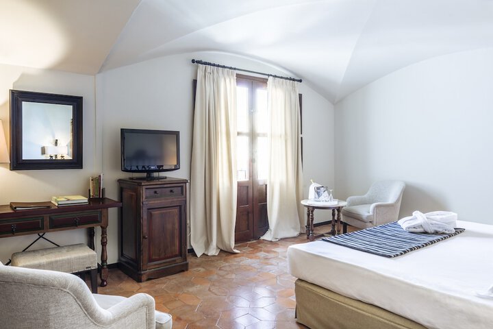 Room 5 of 33