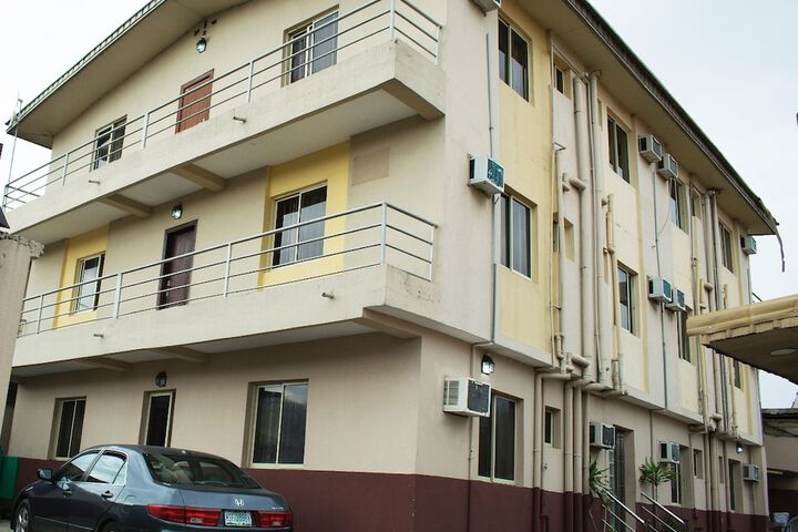 Maxton Suites Magodo