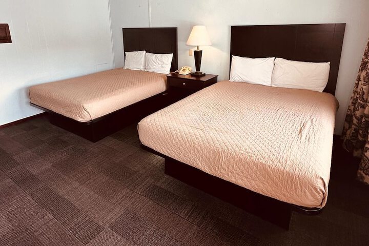 Classic 2 Queen Beds (7 of 21)