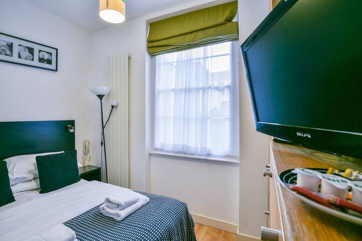 Room 14 of 50