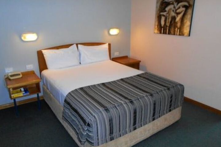 Room 10 of 29