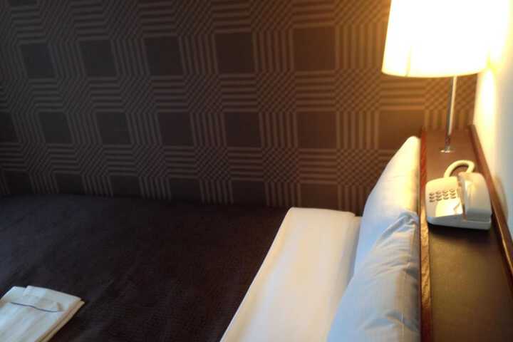 Room 32 of 52
