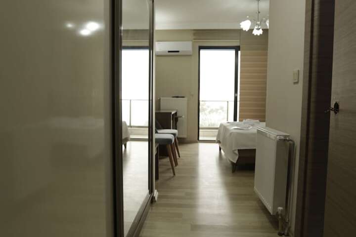 Room 9 of 16
