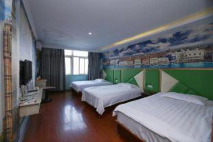Room 4 of 4