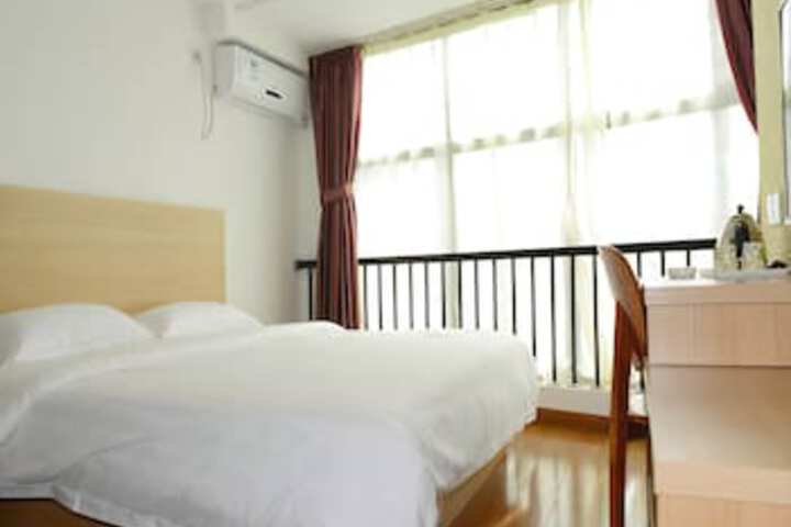 Room 11 of 24
