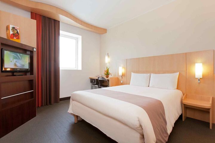 Room 10 of 31