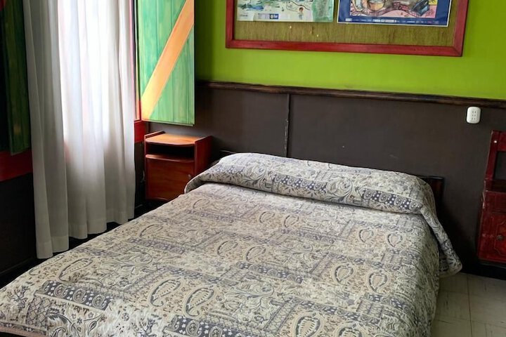 Room 8 of 37