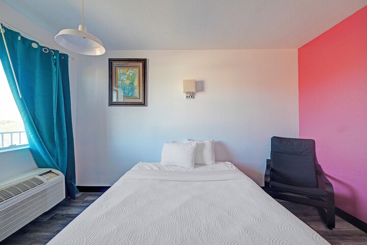 Room 19 of 35