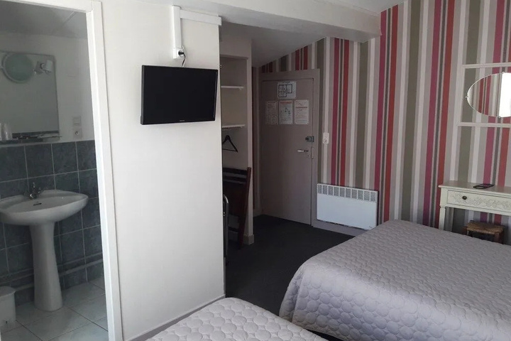 Room 4 of 10