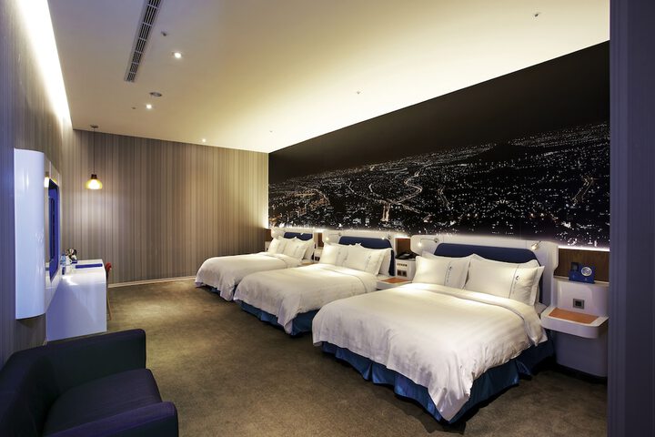 Room 18 of 61